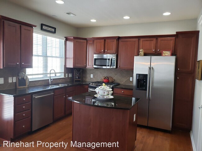 Building Photo - 3 br, 3.5 bath House - 1062 Drayton Court