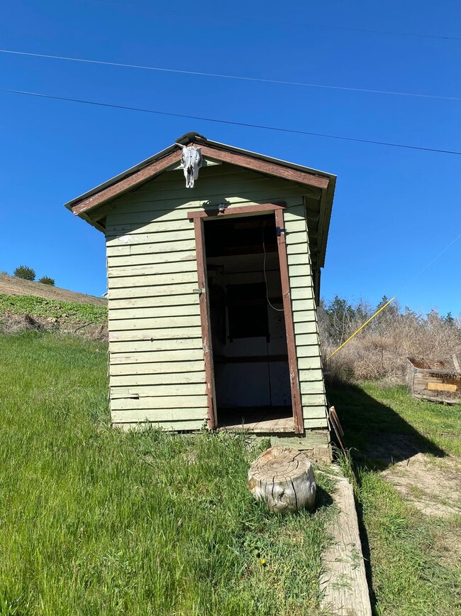 Building Photo - Location, Community, Quality Living. It St...