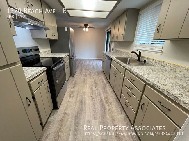 Building Photo - 1329 Beach Ave