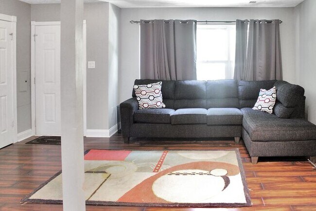 Building Photo - 6010 Sirenia Pl