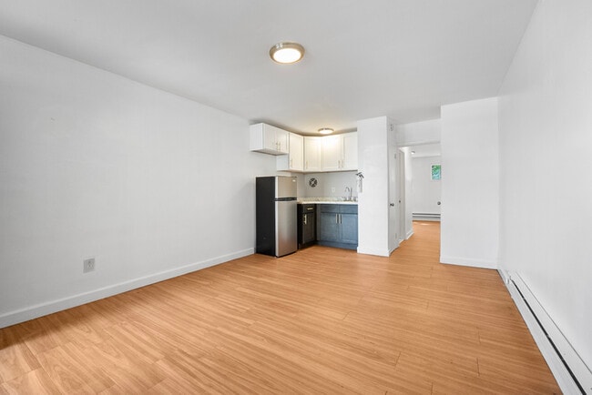Building Photo - 2020 Woodlynne Ave