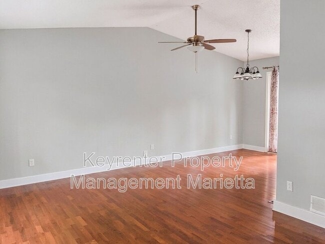 Photo - 393 Cedar Trce SW House