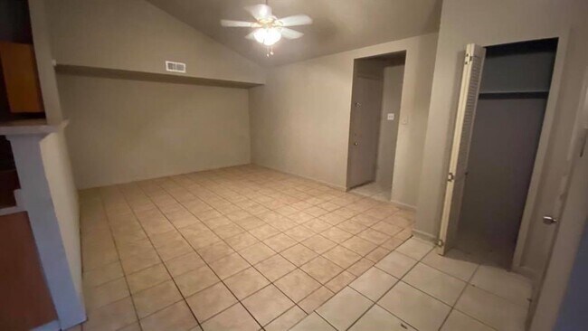 Building Photo - 17423 Ranch Country Rd