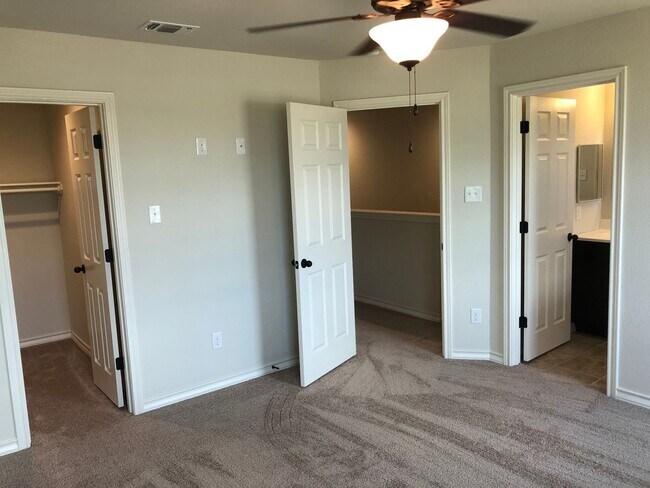 Foto del edificio - Town home for rent