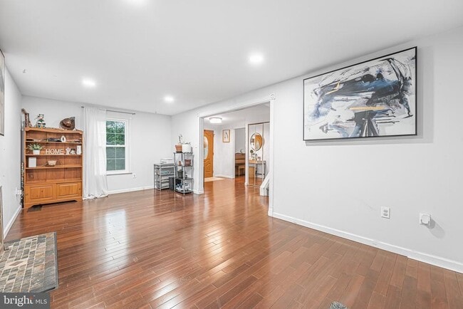 Building Photo - 25921 Largo Ct