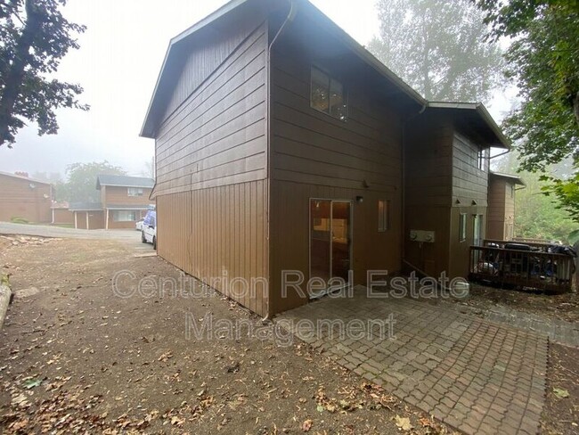 Building Photo - 180 Stoneway Dr NW
