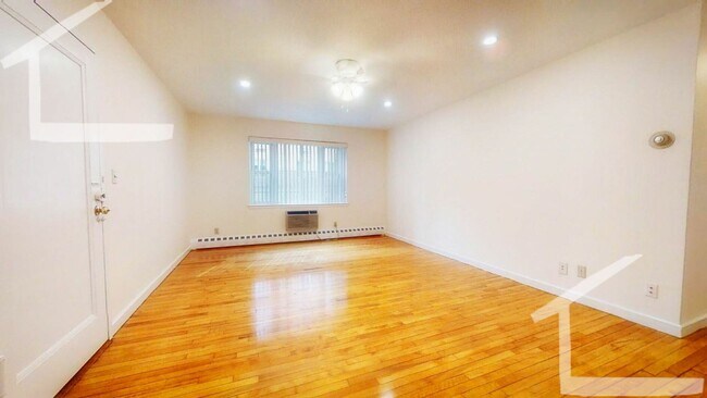Foto del edificio - Stunning 2 Bed in Brookline! Steps from th...