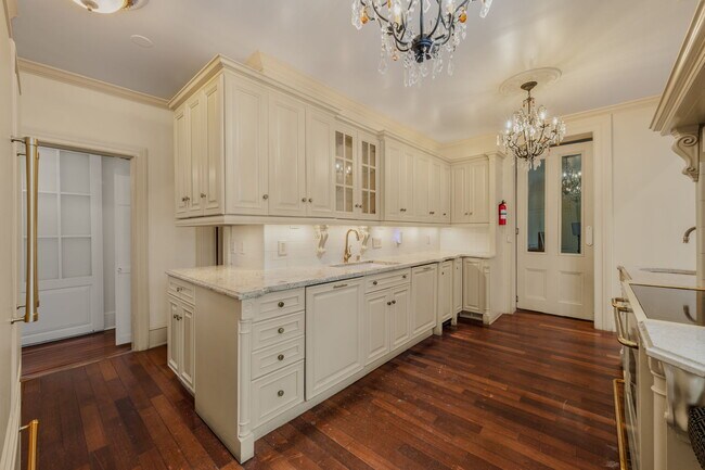 Building Photo - 9 Lyme St