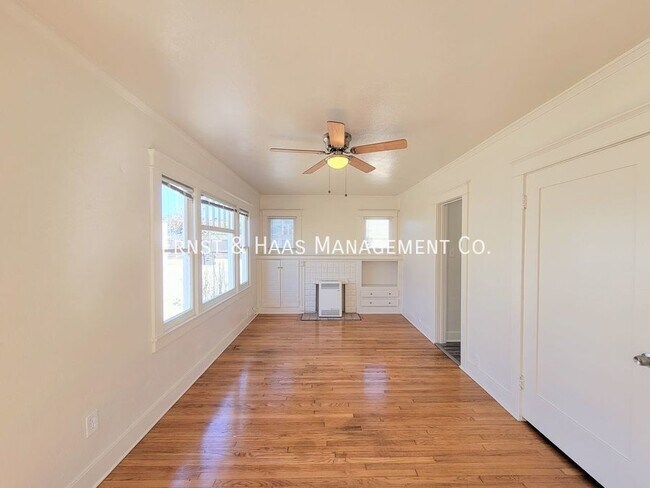 Building Photo - Charming 1 Bedroom Cottage Home with a 1 C...
