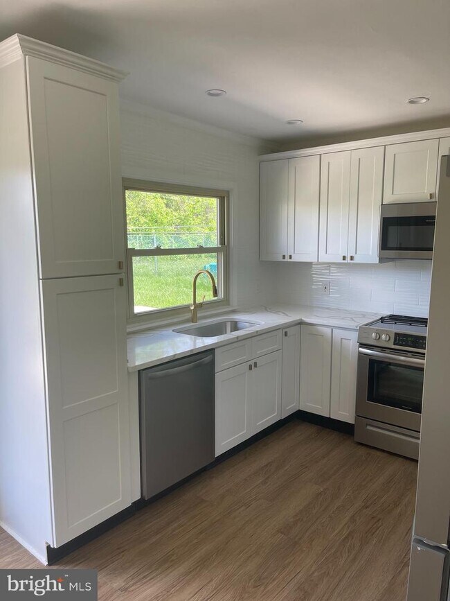 Foto del edificio - 204 Kenwood Dr S