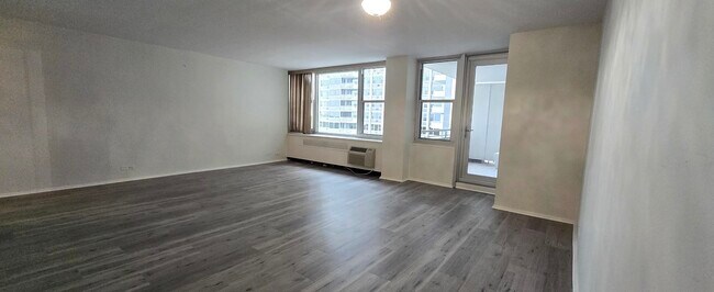 Foto del edificio - 4250 N Marine Dr