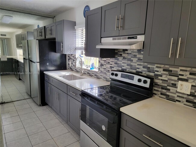 Foto del edificio - 20440 NW 22nd Ave