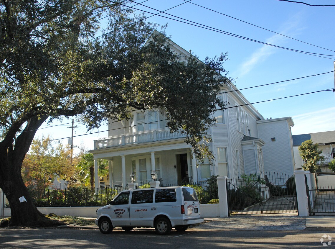 Building Photo - 1625 Prytania St