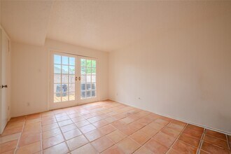Building Photo - 13034 Leader St