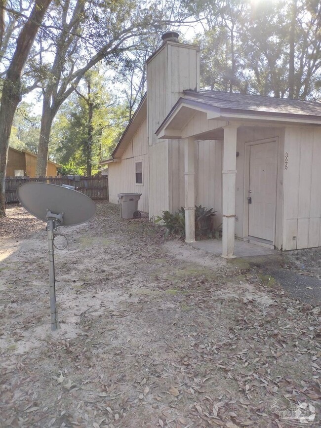 Building Photo - 323 E Olive Rd