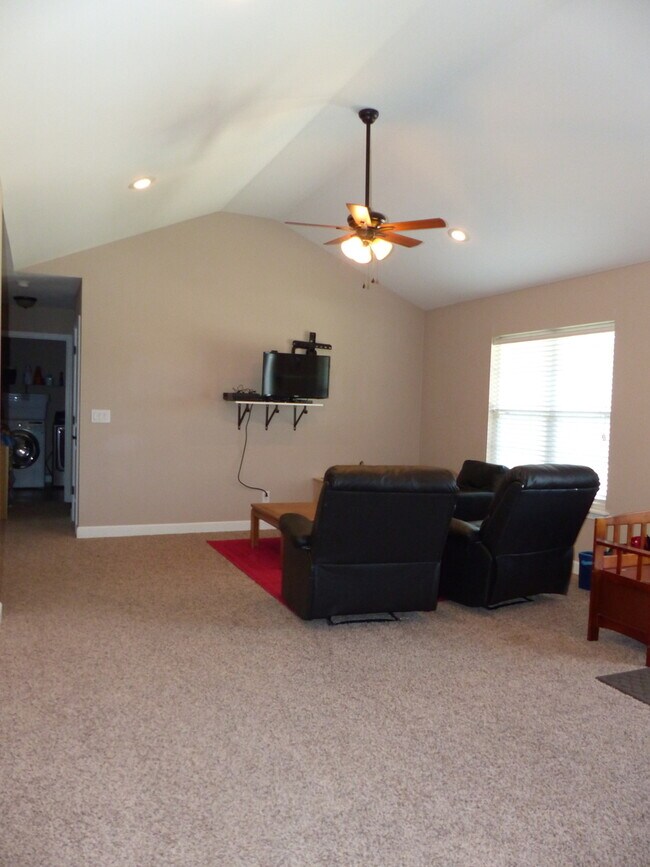 Building Photo - 188 Ridgeview Dr