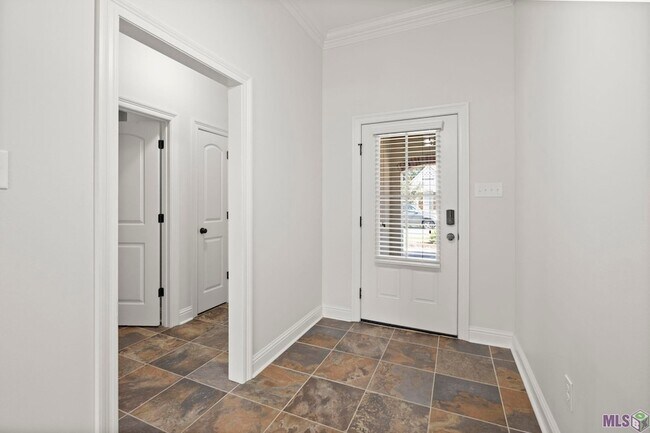 Building Photo - 471 Lake Breeze Dr
