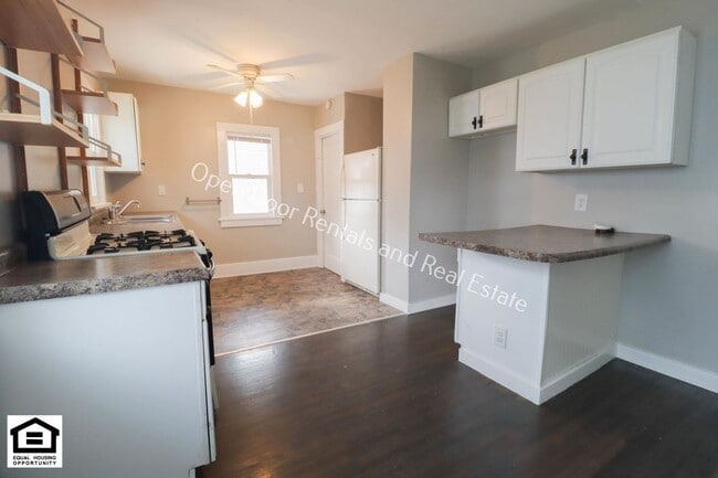 Building Photo - 2 Bedroom 1 bath home