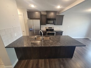 Building Photo - 5404-5414 14 Ave SW