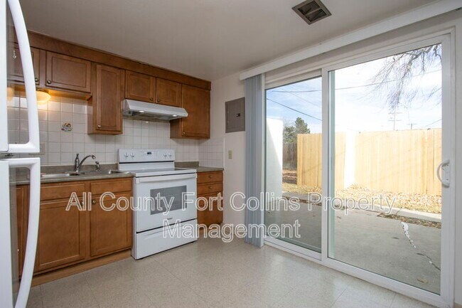 Building Photo - 1408 S Douty Ave