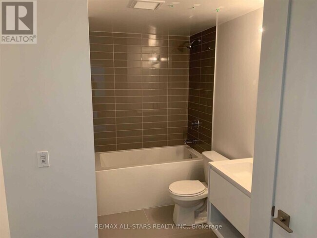 Building Photo - 159 Wellesley St E