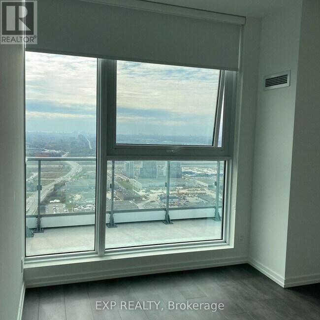 Photo du bâtiment - 1000 Portage Pkwy