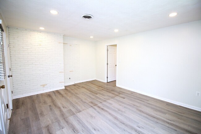 Building Photo - 11703 Caplinger Rd