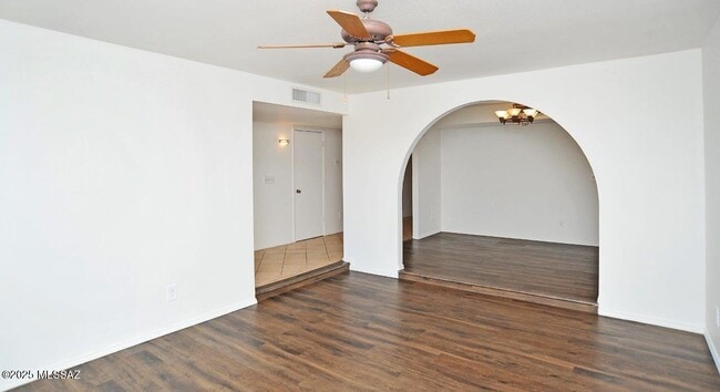 Foto del edificio - 4741 W Red Wolf Dr