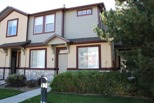 Foto del edificio - 2821 Willow Tree Ln