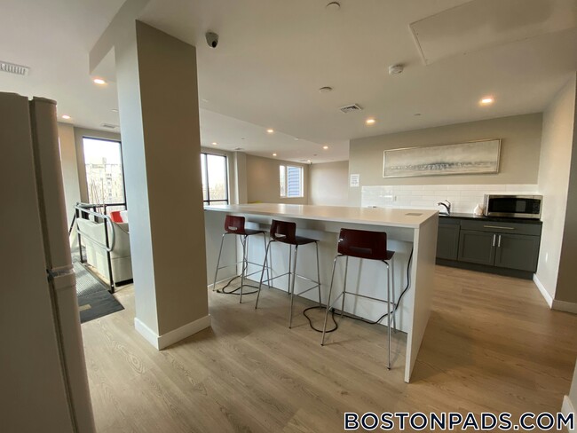 Building Photo - 35 S Huntington Ave