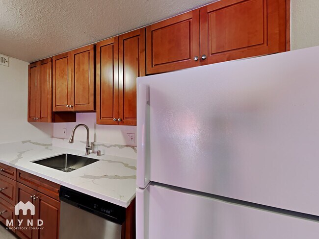 Building Photo - 7047 Greenback Ln