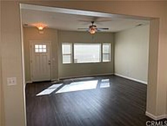 Foto del edificio - BEAUTIFUL  3  BEDROOM 2 BATH  HOME!