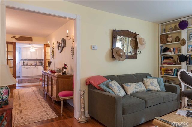 Foto del edificio - 115 Hobart Rd