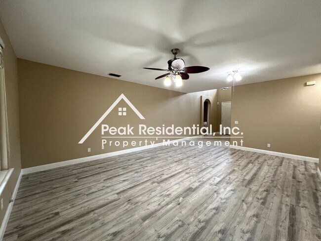 Foto del edificio - Beautiful Empire Ranch 5bd/3ba Home with 3...