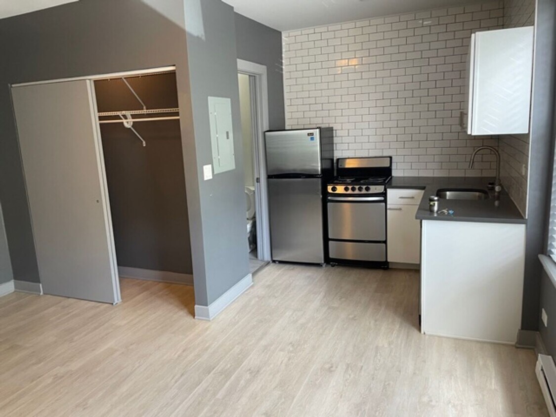 Foto principal - 944 W Montrose Ave