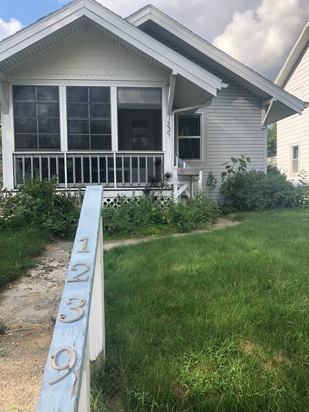 Primary Photo - 1239 Charlotte Ave