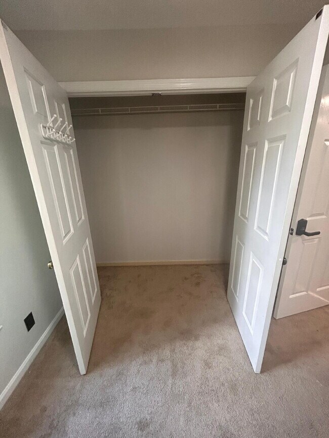 Foto del edificio - Private Room for Rent in a Shared Home!
