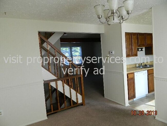 Building Photo - Near Commuter Routes, Shopping & Schools!
