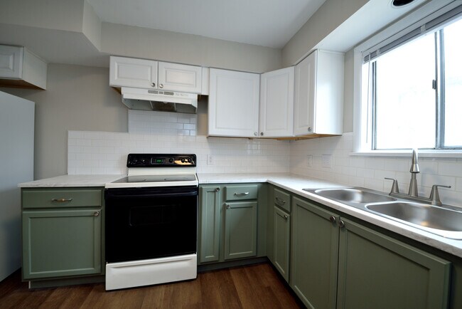New subway tile backsplash - 1791 Cromwell Dr