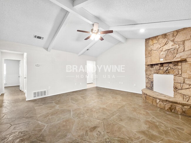 Building Photo - 6636 Valley View Dr