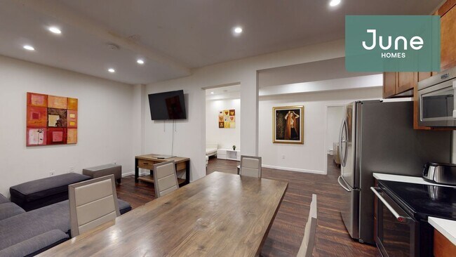 Foto del edificio - ROOM ONLY in 10-bed/9.0-bath Home
