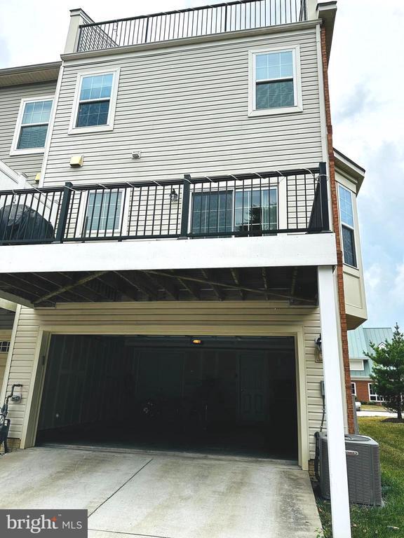 Building Photo - 8016 Blue Stream Dr