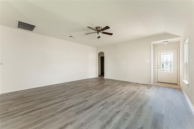 Foto del edificio - 13333 Harry S Truman Dr