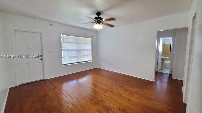 Building Photo - 2322 Wilson St