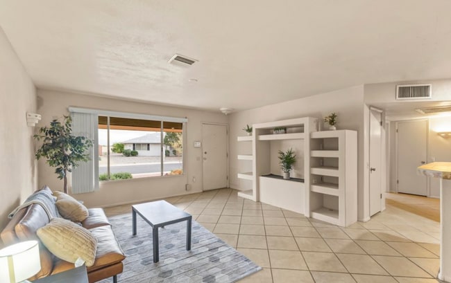 Building Photo - Great home in an active 55+ community!