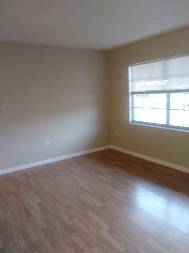 Foto del edificio - Gated Community 1 Bedroom 1.5 Bath Near Do...