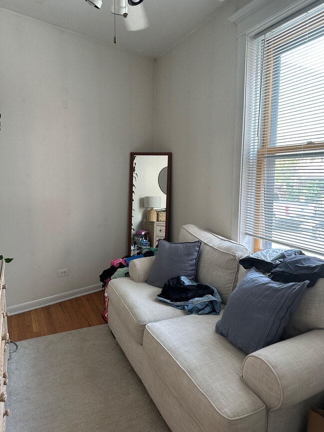 Building Photo - 719 Oakdale W Ave