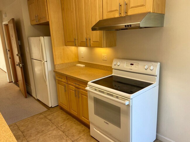 Foto del edificio - Spacious Burlingame Apartment