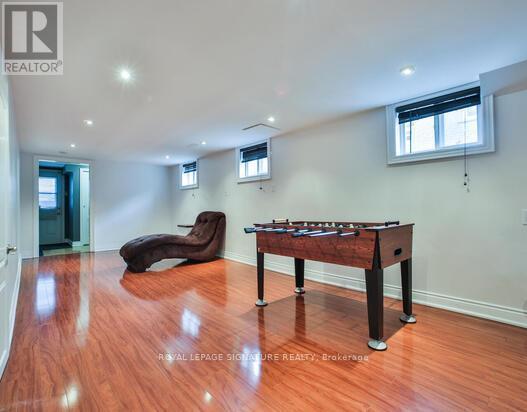 Building Photo - 943 Blairholm Ave