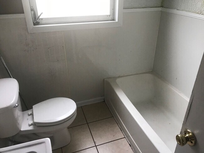 Foto del edificio - 1310 Stroud Ave